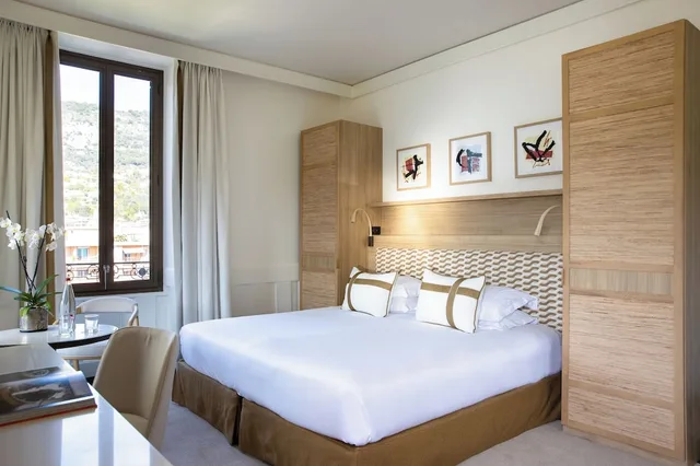 غرفة سوبيريور بسرير كينج بإطلالة على الجبل، Royal Riviera 1/3