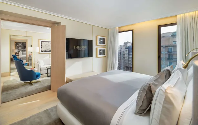 Barcelona, Suite, King Bed, Sofa، The One Barcelona 2/2