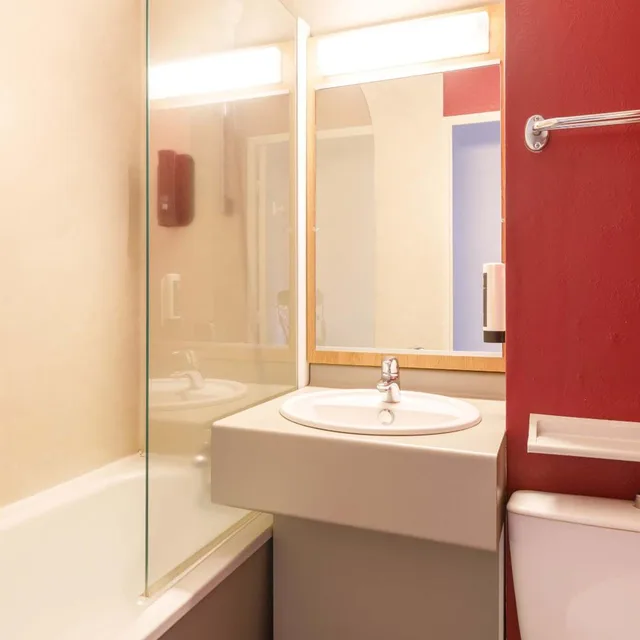 Superior, Double Bed, B&B Hotel Le Puy-En-Velay 4/5