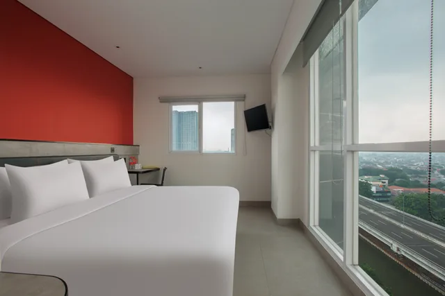 Smart, Hollywood, with View، Amaris Hotel Kalimalang - Bekasi 1/3