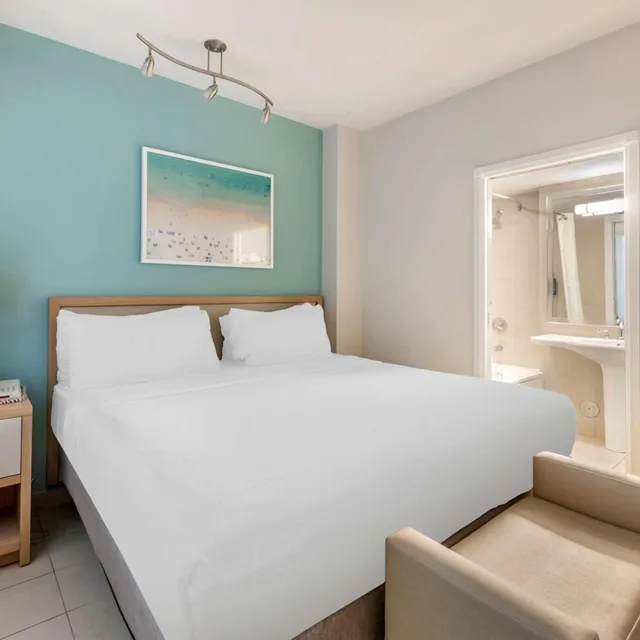 2 Bedrooms, Suite, King Bed, 2 King Beds, Sofa, Hilton Vacation Club Crescent on South Beach Miami 2/4