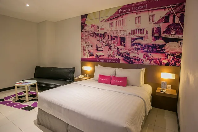 غرفة عائلية بسرير كينج وسرير بطابقين، favehotel Braga 1/5