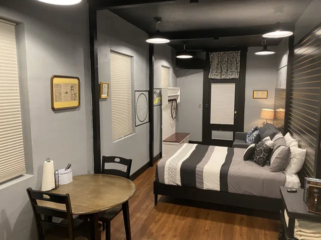 جناح بسرير كوين، Hermann Crown Suites 3/8