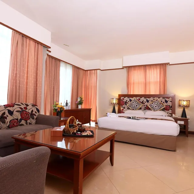 suite, HOTEL MAXIMILLIAN 1/2