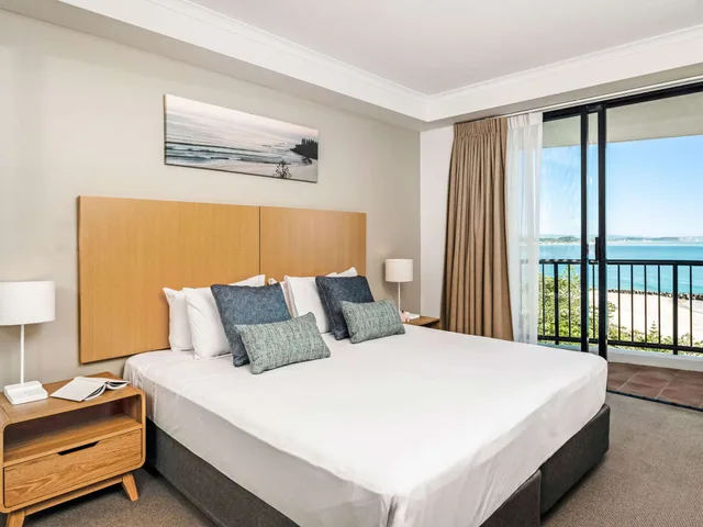 2 Bedrooms, Ocean، Mantra Coolangatta Beach 1/2