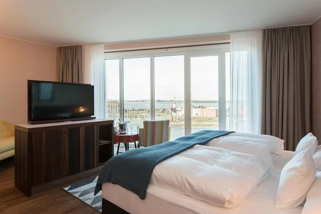 جناح بسرير مزدوج بشرفة، THE LIBERTY Hotel Bremerhaven BW Signature Collection 1/3
