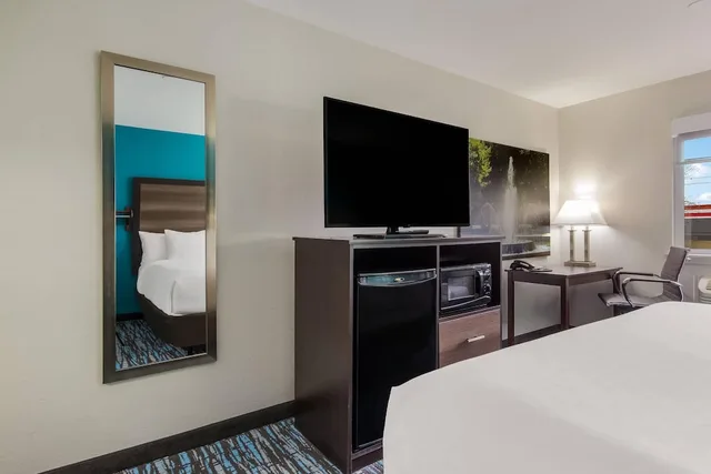 غرفة بسرير كينج لذوي الإعاقة، Clarion Pointe Harrodsburg 5/10