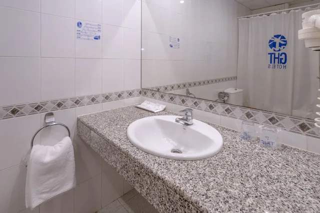 Room, Double Bed, Balcony, GHT Balmes Hotel, Aparthotel & Splash 9/10