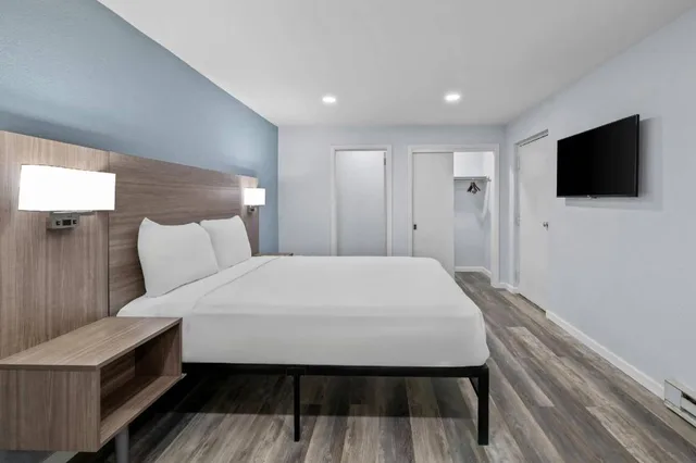 Efficiency, Suite, 1 King and 2 Queen Beds، Suburban Studios Newport News - Hampton 2/6