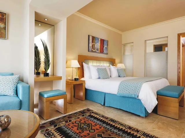 غرفة ديلوكس بسريرين منفصلين بإطلالة على المسبح، Movenpick Waterpark Resort and Spa Soma Bay 3/6
