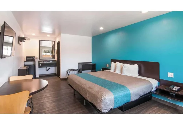 1 King Bed - Non-Smoking, Micfridge، Motel6 South El Monte, CA - Los Angeles 5/10