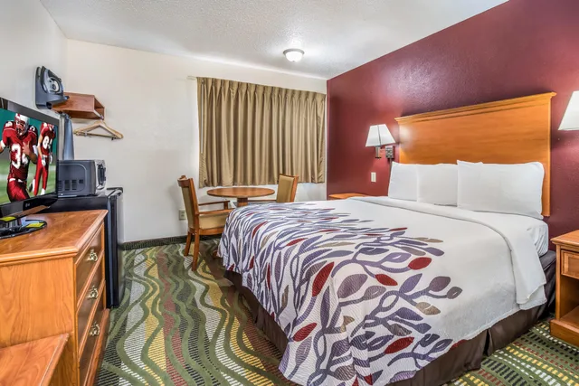 غرفة ديلوكس بسرير كوين، Red Roof Inn Chattanooga Lookout Mountain 1/3