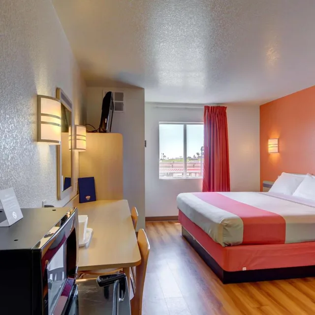 غرفة بسرير كينج لغير المدخنين، Motel6 El Reno, OK 3/10