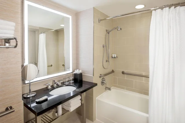 Guest Room, Standard, 2 Double Beds, The Westin Annapolis 10/10
