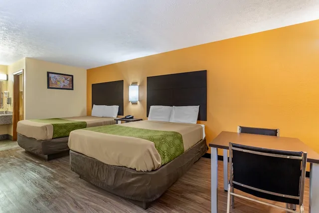 غرفة قياسية بسريرين كوين، Econo Lodge North Nashville TN 3/5