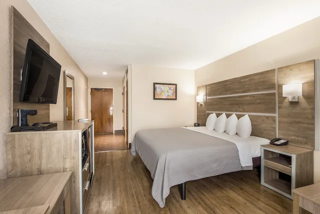 غرفة قياسية بسرير كينج، Hometown Inn Thomasville 3/7