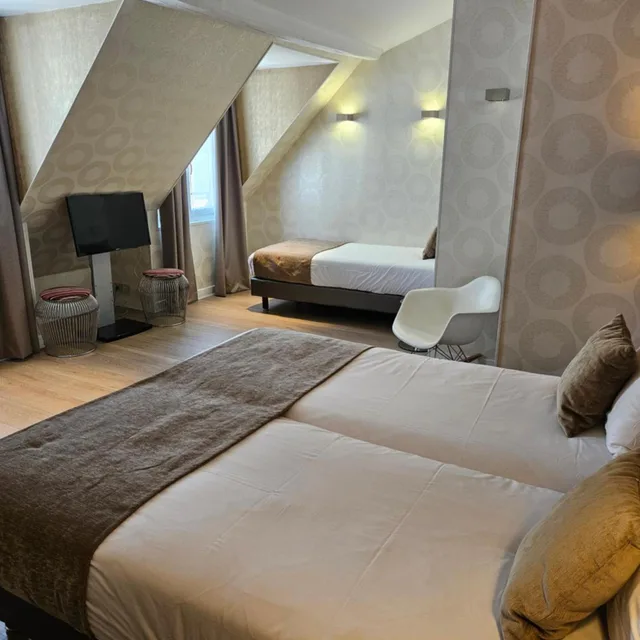 غرفة ثلاثية، Atn Hotel 6/8