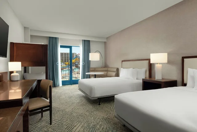 Room, 2 Queen Beds, Resort View, Balcony، Courtyard Anaheim Theme Park Entrance 3/10