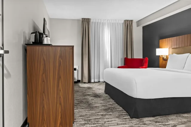 Efficiency, Superior, King Bed، Country Inn And Suites By Radisson Winnipeg Mb 2/8