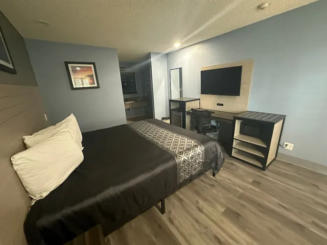 غرفة قياسية بسرير كينج، Orange Tustin Inn 10/10