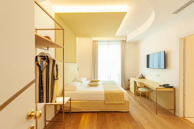 غرفة ديلوكس بسرير مزدوج أو سريرين منفصلين بإطلالة جزئية على البحر، Hotel Aristeo 5/7