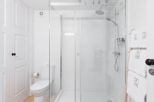 شقة سوبيريور بإطلالة على المدينة بشرفة مفردة بسرير كوين، B28 Apartments 2/2