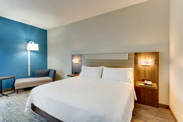 غرفة قياسية بسرير كينج، Holiday Inn Express Suites Ardmore An Ihg Hotel 3/5