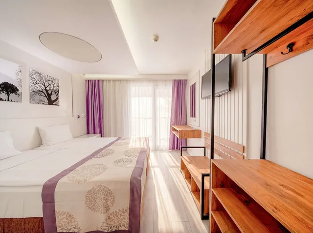 غرفة قياسية بسرير مزدوج، Tropic Hotel Side 2/10