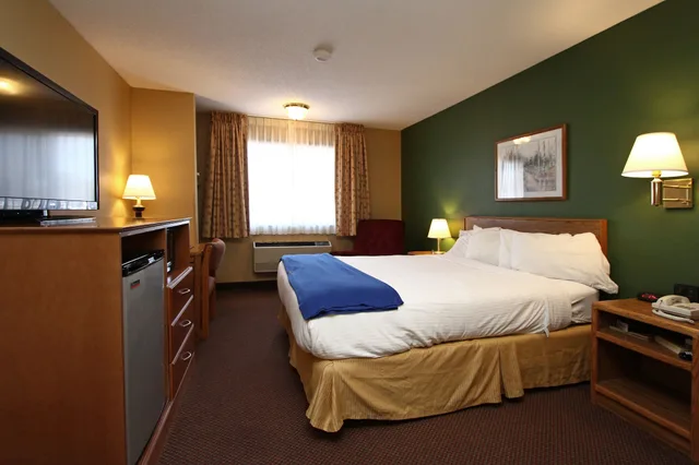 غرفة سوبيريور بسرير كينج، New Victorian Inn and Suites 1/4