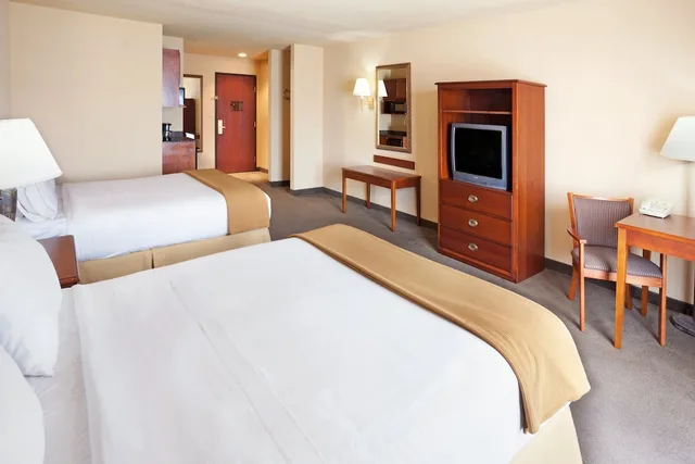 غرفة قياسية بسرير كوين، Holiday Inn Express Hotel Suites Kerrville 1/4