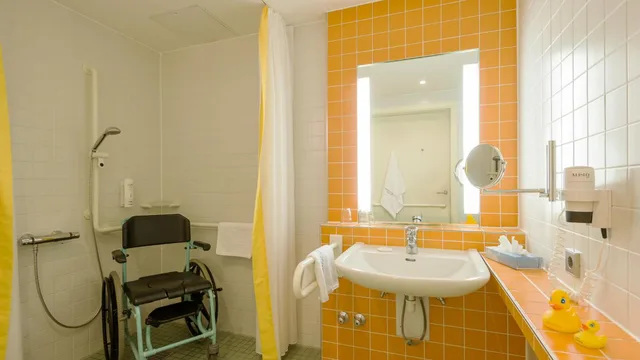 غرفة قياسية بسرير مزدوج بإطلالة على البحيرة، Seehotel Rheinsberg 5/6