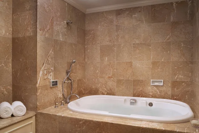 جناح رئاسي بسرير مزدوج، The Ritz-Carlton Osaka 3/4