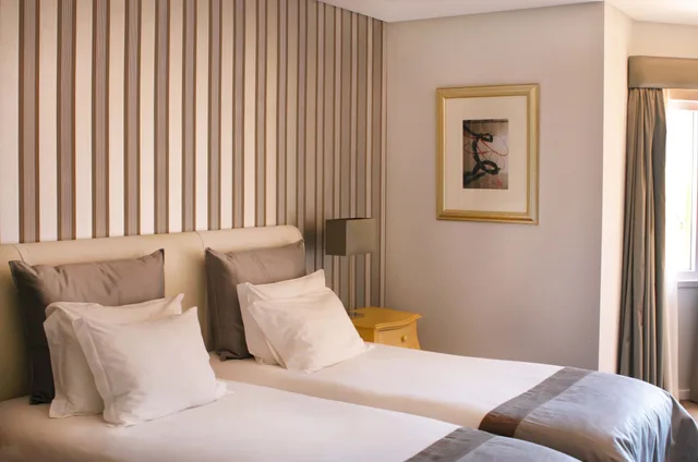 غرفة ديلوكس بسرير كينج بإطلالة على البحر، Hotel Senhora Da Guia 5/10