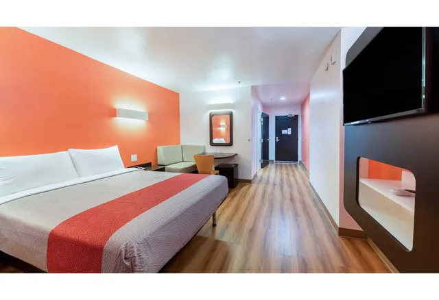 1 Queen Bed Mobil Acces Tub Nsmk Minifridg، Motel6 Fort Worth, TX - North - Saginaw 1/7