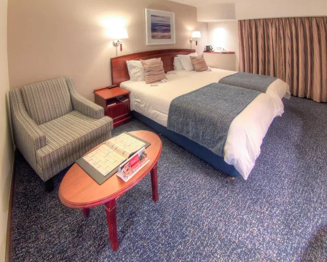 غرفة قياسية بسريرين منفصلين، City Lodge Hotel Victoria & Alfred Waterfront 1/3