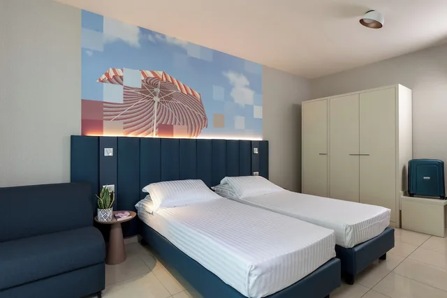 Superior, Twin Beds, Lateral Partial Sea View, Lateral Side Sea View, Terrace، MERCURE RIMINI ARTIS 9/10