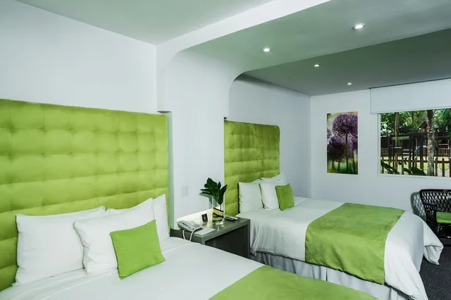 Room, Twin Beds, Pool View, Pool Access، Riande Aeropuerto Hotel & Casino 9/10