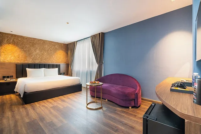 جناح بسرير كينج بإطلالة على المدينة بحوض استحمام، Nicecy Hotel Suites Spa 8/10