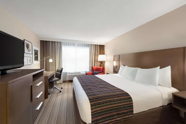 غرفة بسرير كينج لذوي الإعاقة، Country Inn & Suites by Radisson, Platteville, WI 1/4