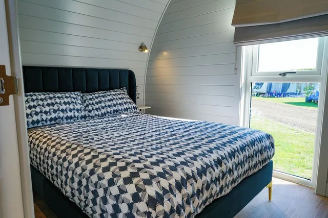 Pod, Twin Beds, Sofa, Side Access، King's Lynn Caravan & Camping Park 2/9