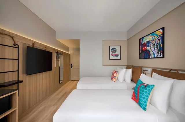 Moxy High, Guest Room, Twin Beds, City View، Moxy Mumbai Andheri West 1/3