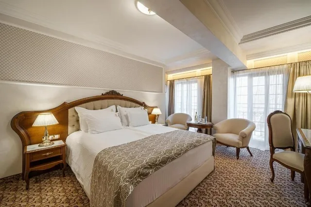 غرفة ديلوكس بسرير كينج بإطلالة على المتنزه بشرفة، Hotel Residence City Garden 1/1