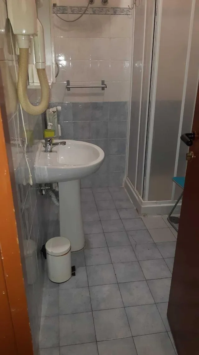 غرفة ثلاثية بسرير مزدوج وسرير فردي بحمام مشترك، Gialel B&B 2/2