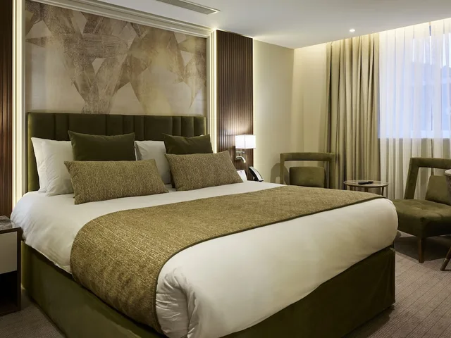 Regency, Queen Bed, Sea View, Balcony، Dover Marina Hotel & Spa, Tapestry Collection by Hilton 1/5