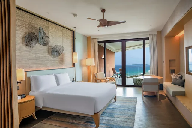 غرفة قياسية بسرير كينج بإطلالة على البحر، Crowne Plaza Sanya Haitang Bay Resort 1/10
