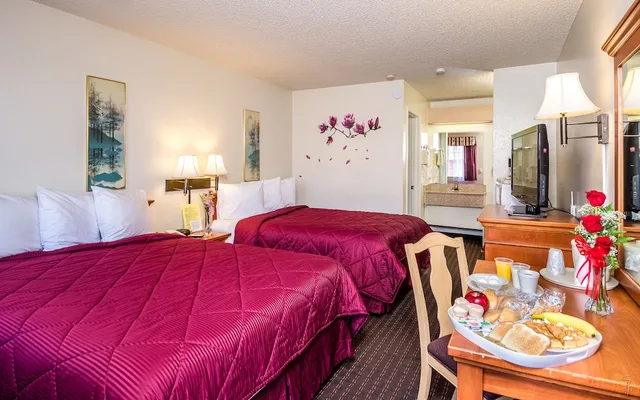 Standard, 2 Queen Beds, Hollister Inn 1/4