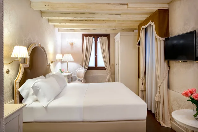 Superior, Single, French Bed، Maison Venezia Una Esperienze 2/3