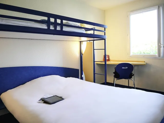 Room, Triple, Double and Bunk Bed, Ibis Budget Orleans Ouest Meung Sur Loire 2/4