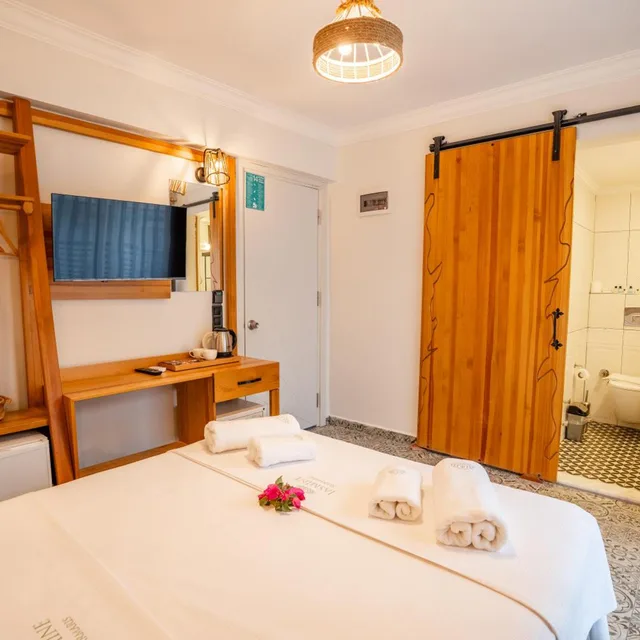 غرفة بسرير مزدوج بشرفة، Dark Station Boutique Hotel 2/6
