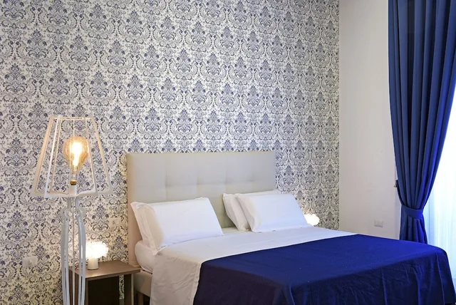 غرفة رئاسية بسرير كوين مع أريكة، Napoli Rooms&Suite 1/8